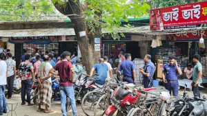 নিজ দোকানে গলাকাটা অবস্থায় ব্যবসায়ী উদ্ধার