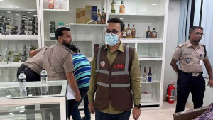 সালমান মুক্তাদিরের শ্বশুরের ৪ মদের গুদাম সিলগালা
