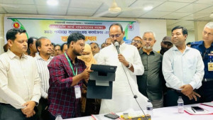 ফ্যামিলি কার্ড বিতরণে অনিয়মের সঙ্গে জড়িত কেউ ছাড় পাবে না : প্রতিমন্ত্রী টুকু