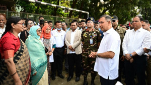 সাড়ে চার ঘণ্টায় রাজধানীর ১৩ স্থানে প্রধানমন্ত্রীর পরিদর্শন