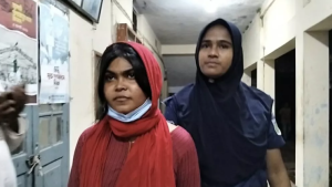 ফ্যামিলি কার্ড দেওয়ার নামে টাকা নেওয়ার অভিযোগ, এনসিপি নেত্রী আটক